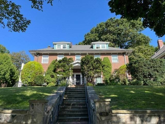 127 Commonwealth Ave, Newton, MA 02467