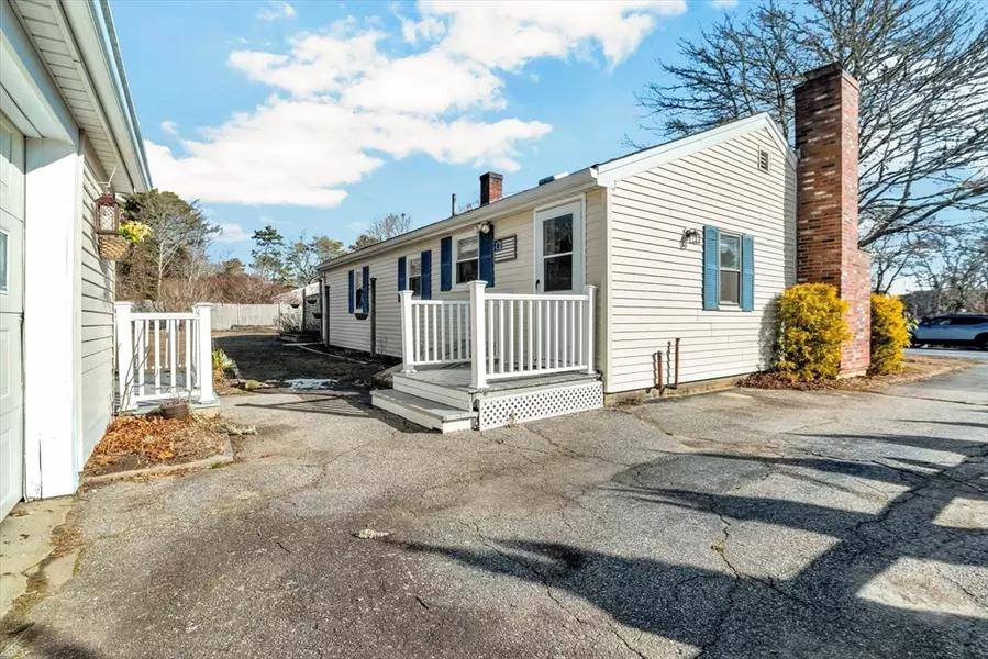 68 Homestead Ln, Falmouth, MA 02536