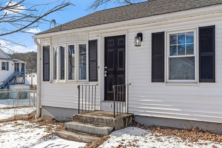 14 Bowen Pl, Leominster, MA 01453