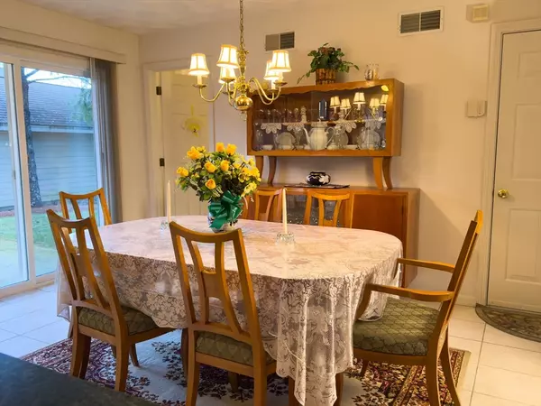 Tewksbury, MA 01876,127 Caddy Ct #127