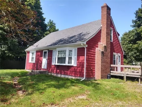 62 Chestnut St, Seekonk, MA 02771