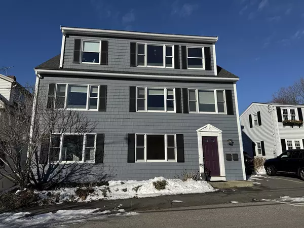 67 Gregory St #1, Marblehead, MA 01945