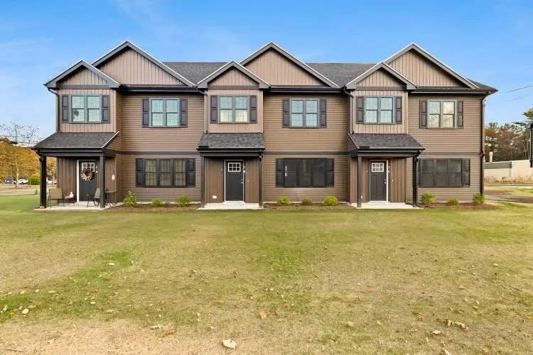 9 Winthrop Heights Dr #A, Taunton, MA 02780
