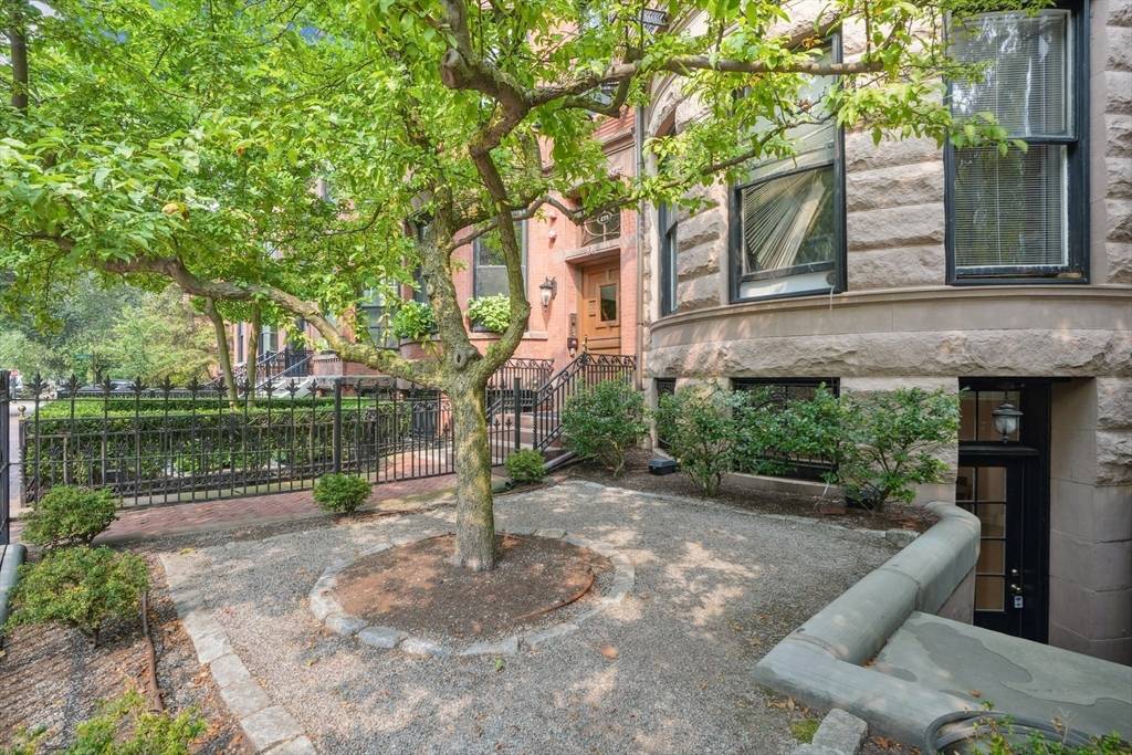 Boston, MA 02116,261 Marlborough St #1