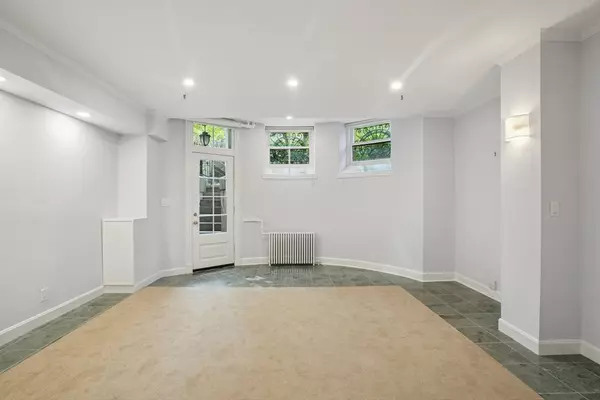 Boston, MA 02116,261 Marlborough St #1