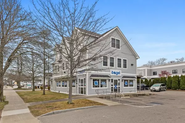 649 Main St, Falmouth, MA 02540