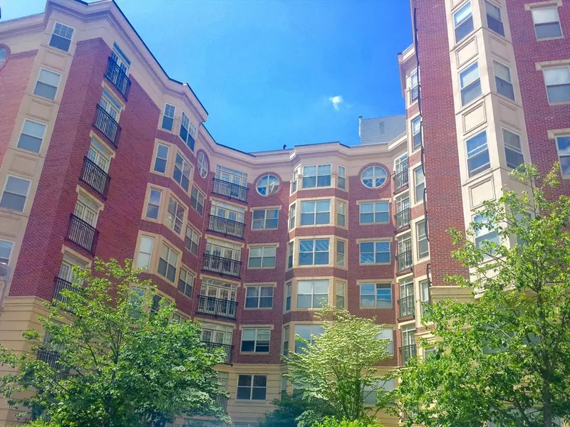 75 Peterborough #518, Boston, MA 02215