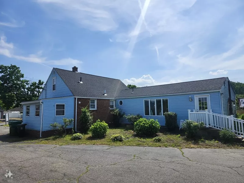 104 Lauzier Ter, Chicopee, MA 01020