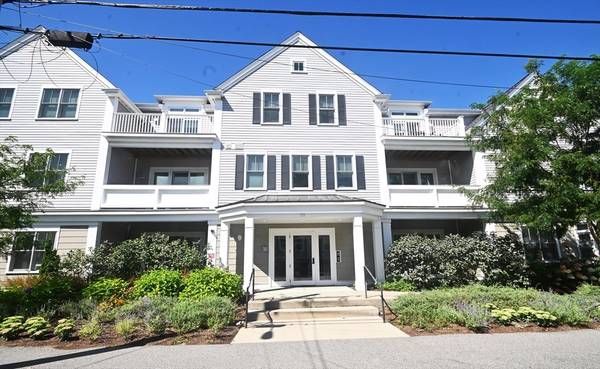 77 Court St #104, Newton, MA 02454