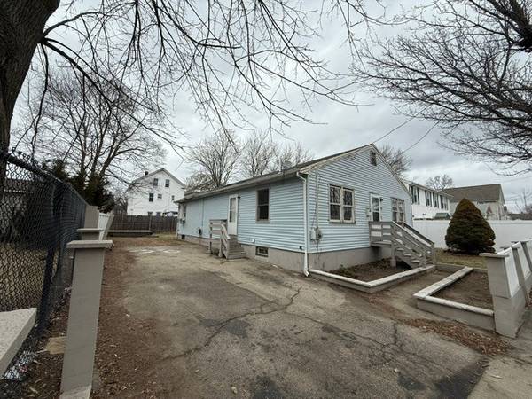 91 Trask St, Providence, RI 02905