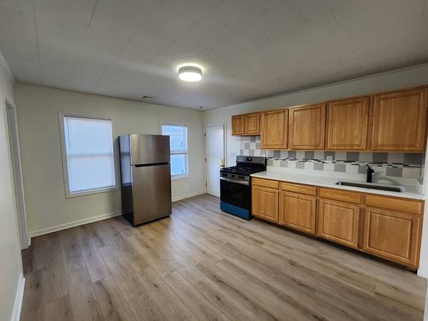 74 Fulton St #3W, Fall River, MA 02720