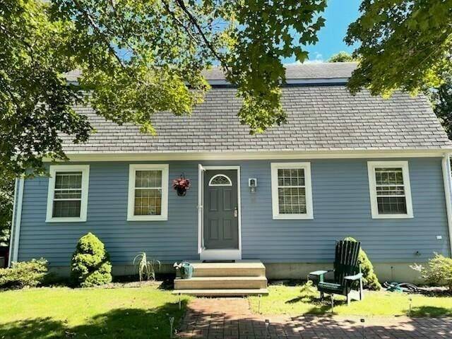 15 Crofton Ln, Falmouth, MA 02536