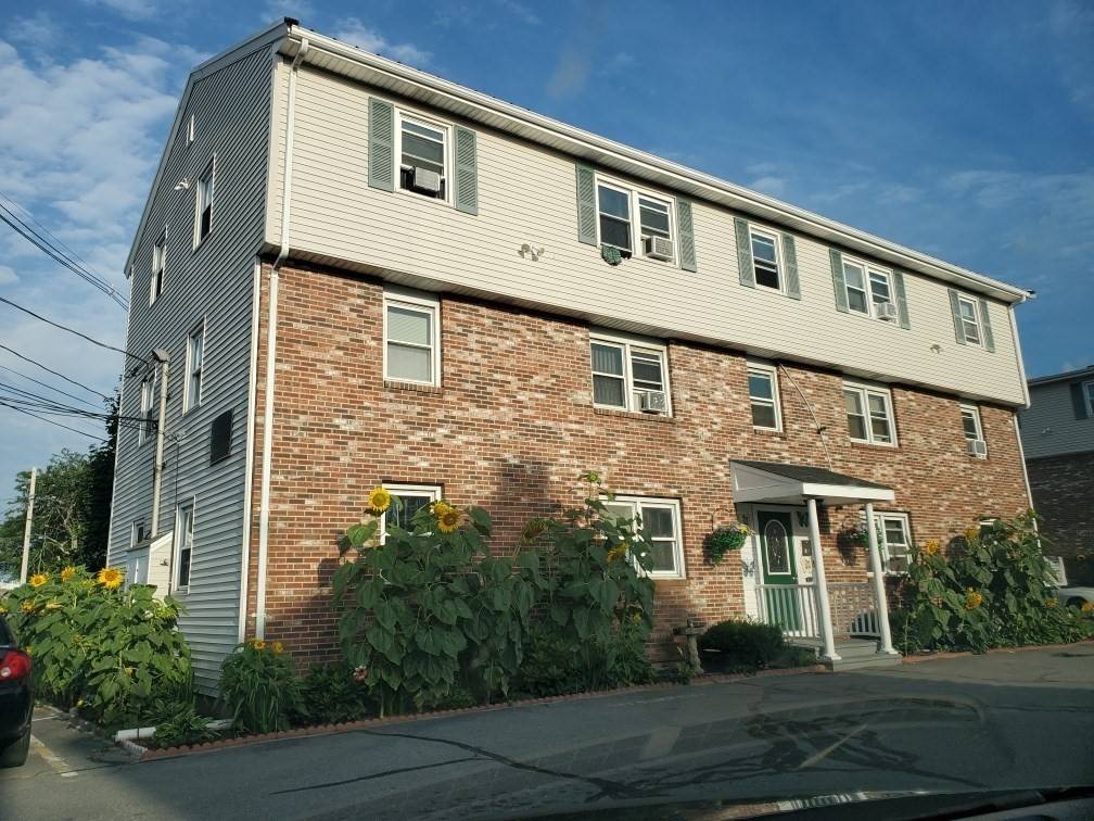 1040 Cove Rd #1, New Bedford, MA 02744