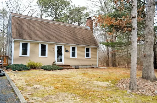 5 Pin Oak Dr, Sandwich, MA 02537