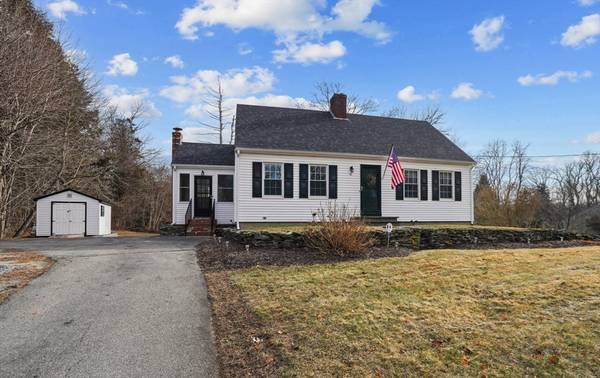 35 Locust Ave, Rehoboth, MA 02769