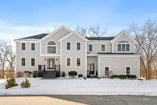 10 Bridle Spur Ln, Danvers, MA 01923