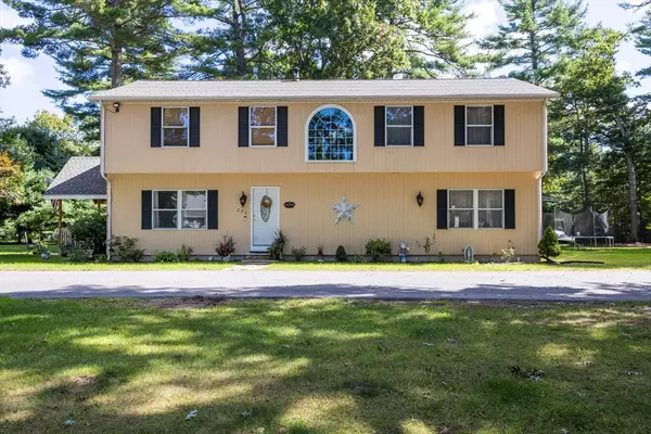 231 Shady Valley Rd, Coventry, RI 02816