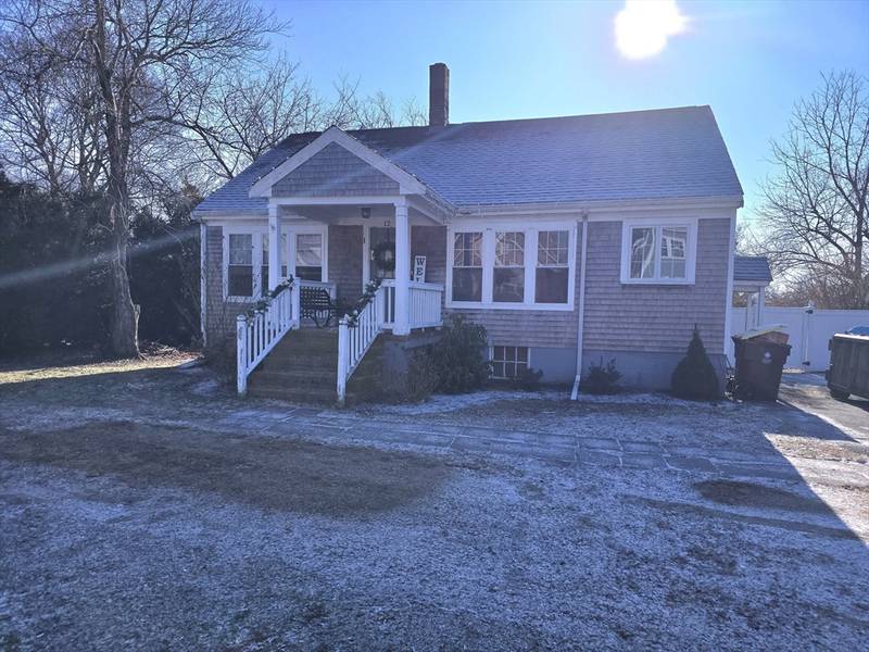 12 Main St, Acushnet, MA 02743