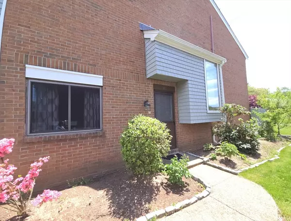 16 Rosewood Drive #18-04, Stoughton, MA 02072