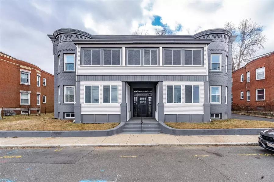 3 Parkview Ter #2, Holyoke, MA 01040