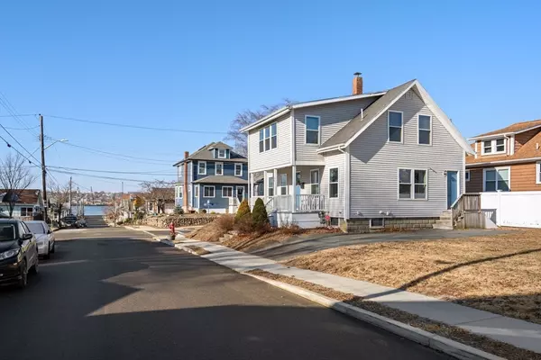 Fairhaven, MA 02719,28 Hedge St