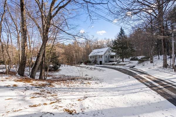 32 Lakeside Dr, Groton, MA 01450