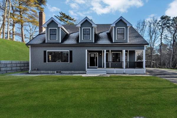 10 Crescent St, Plymouth, MA 02360