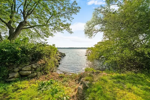165 Plymouth Blvd, Westport, MA 02790