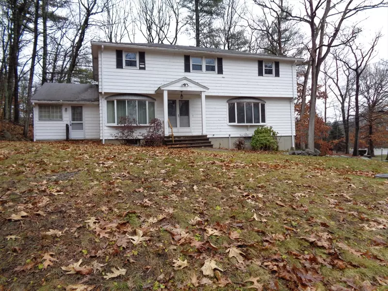 252 Kendall Rd, Tewksbury, MA 01876