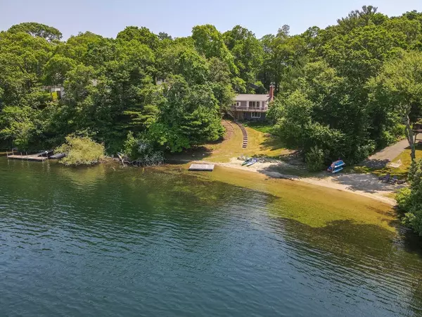 73 Lake Shore Dr, Falmouth, MA 02536