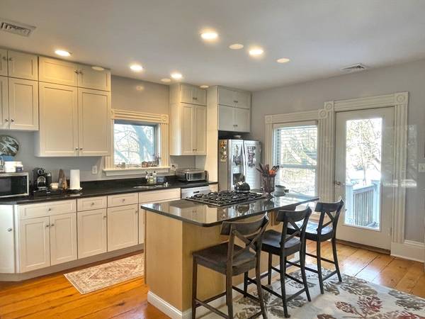 56 St. James Circle #2, Newton, MA 02458