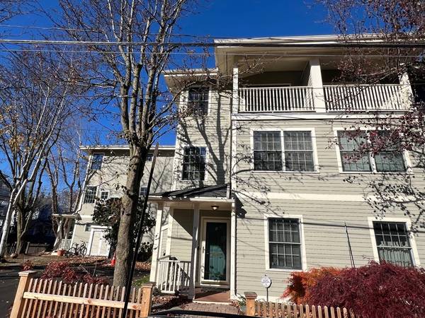 9 Winslow St #3, Cambridge, MA 02138