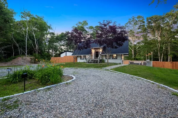 61 Hilltop Dr, Barnstable, MA 02648