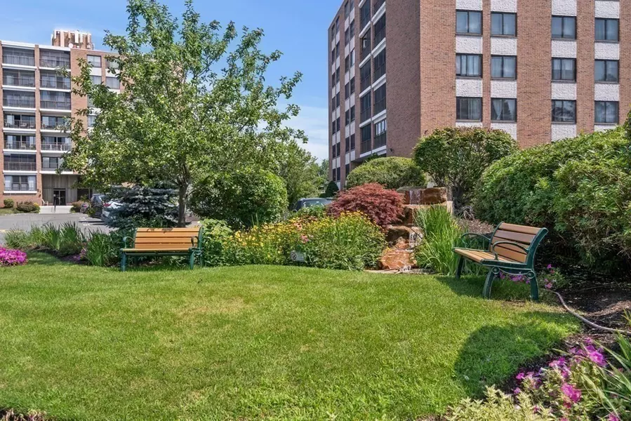 51 Melrose St #1H, Melrose, MA 02176