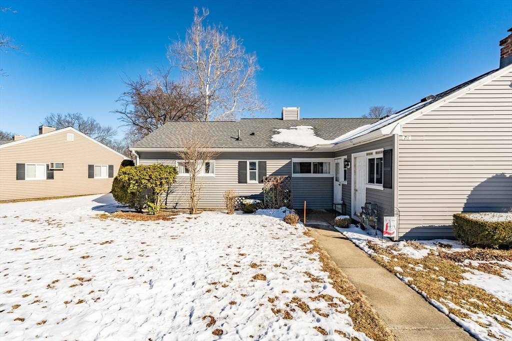 76 Horseshoe Dr #76, Chicopee, MA 01022