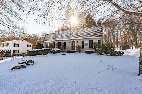 167 Clover Hill Dr, Agawam, MA 01030