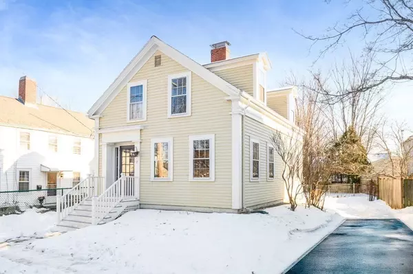 29 Dove St, Newburyport, MA 01950