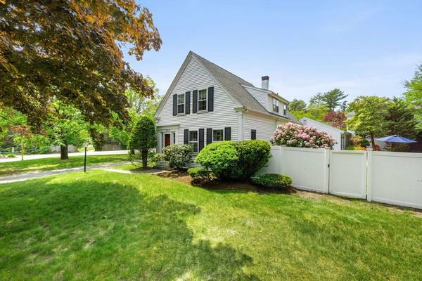 594 Tremont St, Duxbury, MA 02332