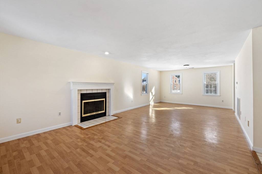 Amesbury, MA 01913,21 Whittier Meadows Dr #21