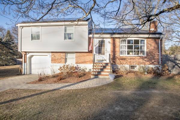 246 Fiske St, Holliston, MA 01746