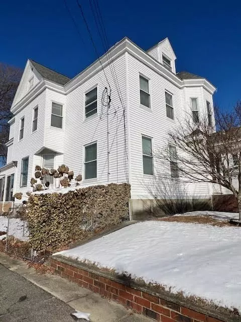 Taunton, MA 02780,329 Somerset Ave #2