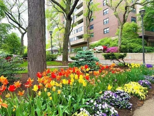 Boston, MA 02114,2 Hawthorne #102n