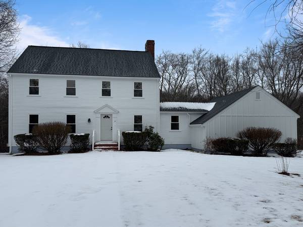 4 Midland Rd, Lynnfield, MA 01940