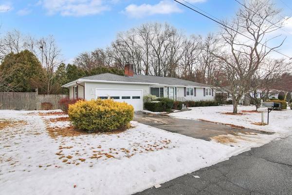 17 Labelle Cir, Chicopee, MA 01020