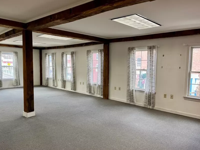 31 Bridge St, Shelburne, MA 01370