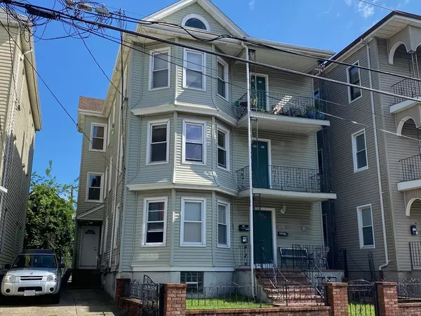 179 Deane St #2, New Bedford, MA 02746