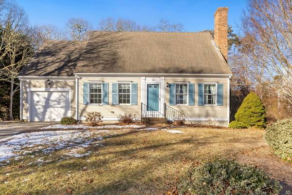 10 Paddocks Pond Rd, Harwich, MA 02645