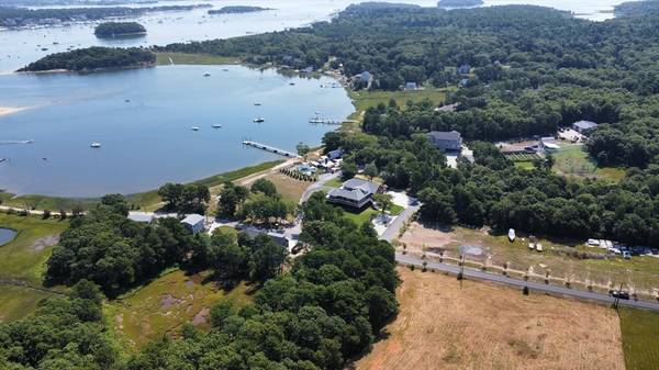 8 Over Jordan Rd, Wareham, MA 02571