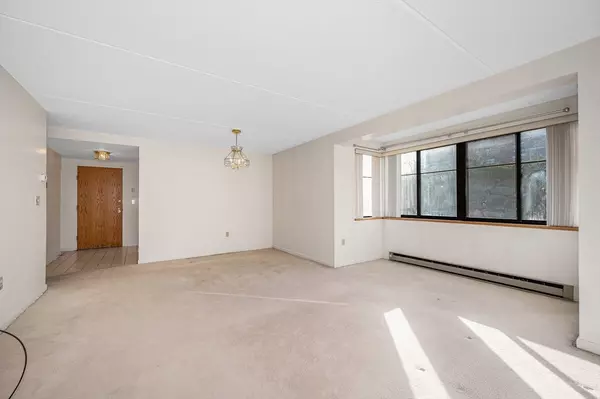 Stoneham, MA 02180,100 Ledgewood Drive #219