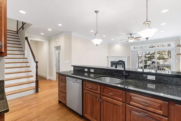 Natick, MA 01760,17 Parker Ct #17